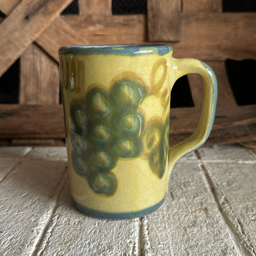 JOHN B TAYLOR 5” Grapes Mugs Ceramics Louisville, KY USA Coffee Mug (48)